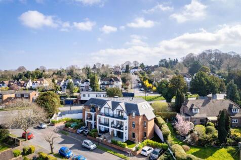 Coulsdon Road, Cherry Blossom Court, CR5 3 bed maisonette for sale