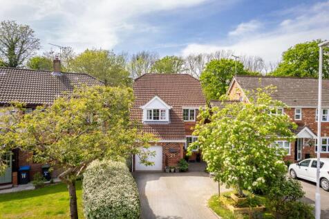 Mindelheim Avenue, East Grinstead, RH19 4 bed detached house for sale