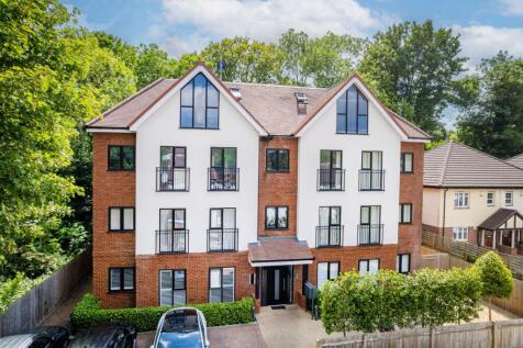 3 bedroom flat for sale