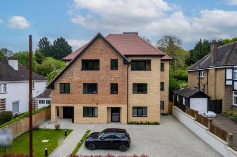 Endlesham Court, Woodcote Valley... 3 bed flat for sale