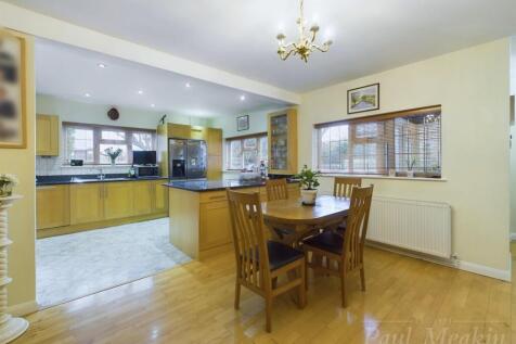 Victoria Avenue, South Croydon 3 bed detached house for sale