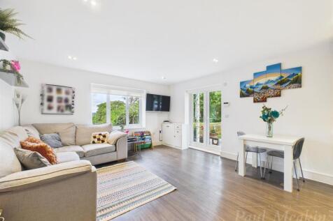 West Hill, South Croydon 2 bed flat for sale
