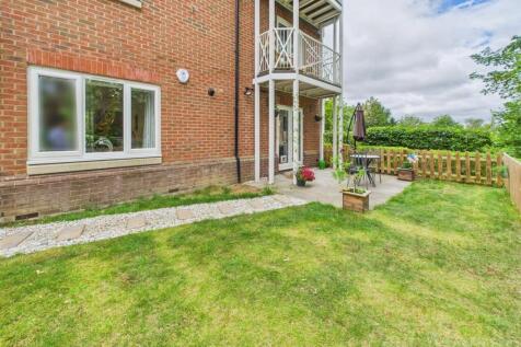 West Hill, South Croydon 2 bed flat for sale