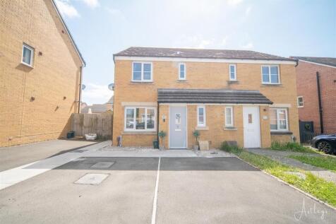 Heol Y Pibydd, Gorseinon, Swansea 3 bed semi