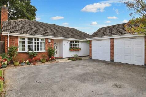 2 bedroom detached bungalow for sale