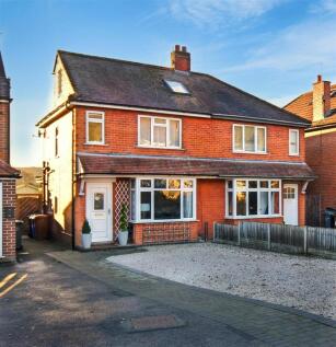 3 bedroom semi-detached house for sale