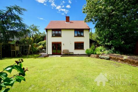 Alresford 4 bed detached house for sale