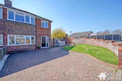 3 bedroom semi-detached house for sale