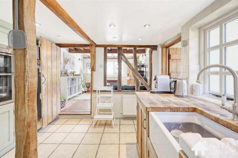 Colchester Road, Ardleigh 3 bed detached house for sale