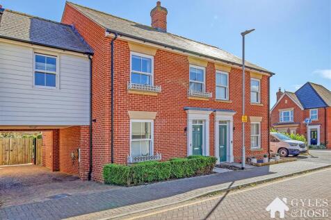 3 bedroom semi-detached house for sale