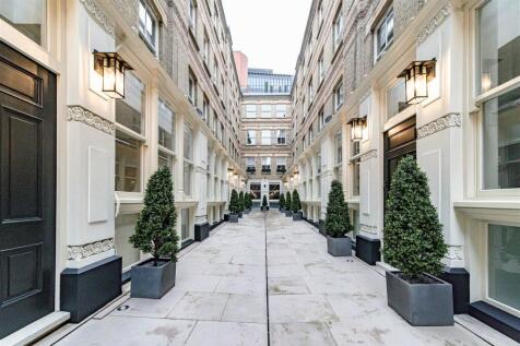 Dyer's Buildings, London, EC1N 2 bed apartment for sale