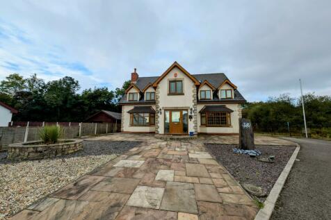 6 bedroom detached house for sale