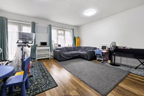 Bramble Close, Stanmore HA7 2 bed maisonette for sale
