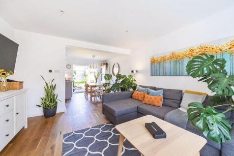 4 bedroom terraced house for sale