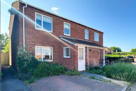 2 bedroom semi-detached house for sale
