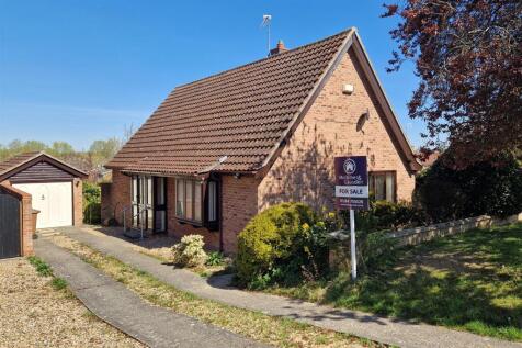 2 bedroom detached bungalow for sale