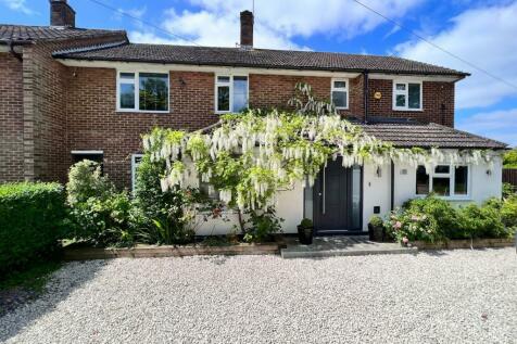 4 bedroom end of terrace house for sale