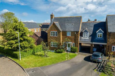 Glover Court, Market Harborough LE16 4 bed link detached house for sale