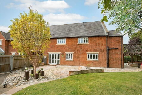 5 bedroom semi-detached house for sale