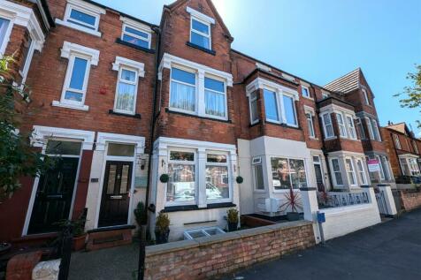 6 bedroom terraced house for sale