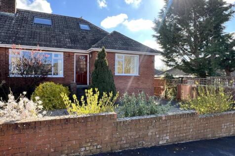 Alexander Avenue, East Ayton... 3 bed semi
