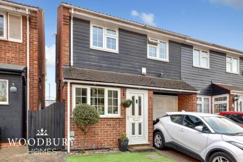 4 bedroom semi-detached house for sale