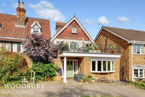 4 bedroom semi-detached house for sale