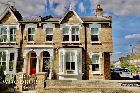4 bedroom end of terrace house for sale