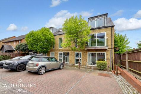 2 bedroom ground floor flat for sale