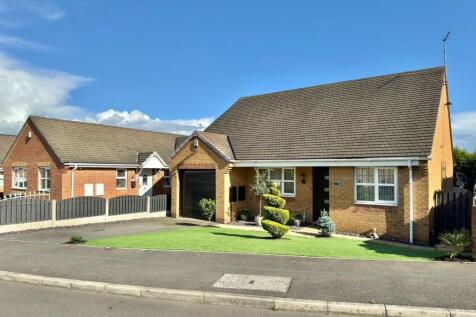 Queens Road, Cudworth, Barnsley 3 bed detached bungalow for sale