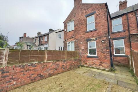 The Walk, Birdwell, Barnsley 2 bed terraced house for sale