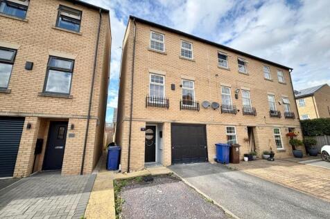 Monument Drive, Brierley, Barnsley 3 bed townhouse for sale