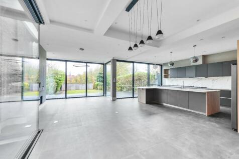 Dartmouth Road, London, NW2 8 bed detached house for sale