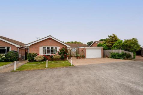 4 bedroom detached bungalow for sale