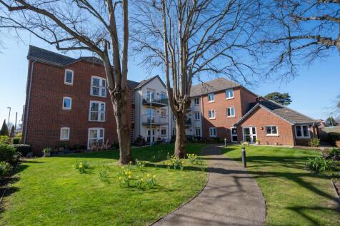 St. Marys Road, Hayling Island PO11 2 bed flat for sale