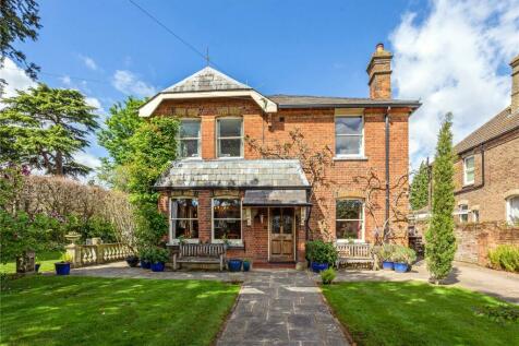 5 bedroom detached house for sale