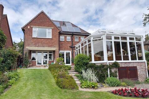 Spring Lane, Farnham Royal 3 bed detached house for sale