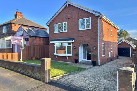 Moorside Road, Drighlington 4 bed detached house for sale