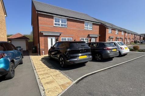 2 bedroom semi-detached house for sale