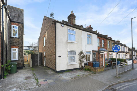 Byron Road, Wealdstone, Harrow 2 bed terraced house for sale