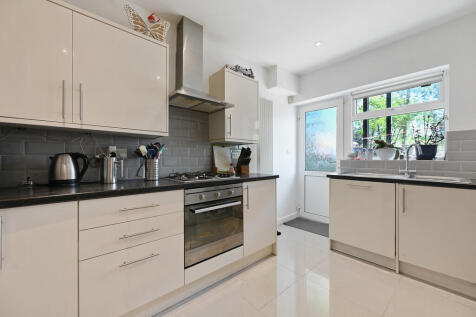 Masons Avenue, Harrow 2 bed ground floor maisonette for sale
