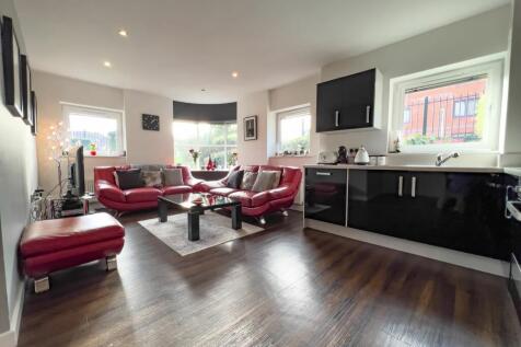 2 bedroom ground floor flat for sale