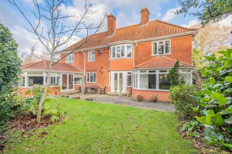 6 bedroom detached house for sale