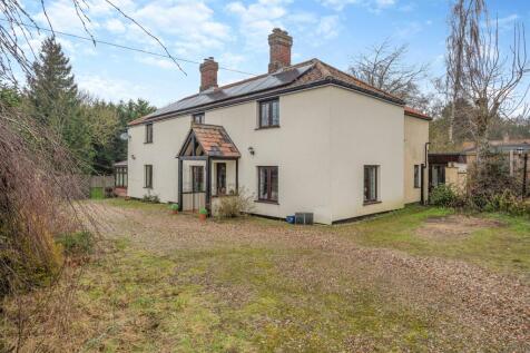 6 bedroom detached house for sale