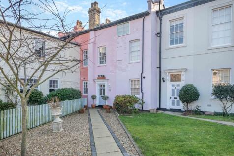 4 bedroom end of terrace house for sale