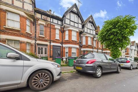 2 bedroom ground floor flat for sale