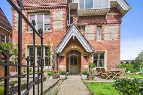 Foord Road, Folkestone 3 bed apartment for sale