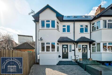 Lorne Gardens, Wanstead 3 bed end of terrace house for sale