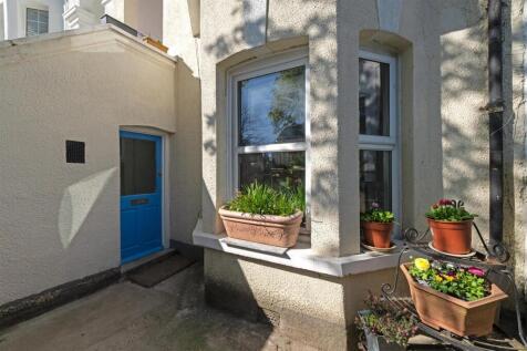 Wallwood Road, Leytonstone 1 bed flat for sale