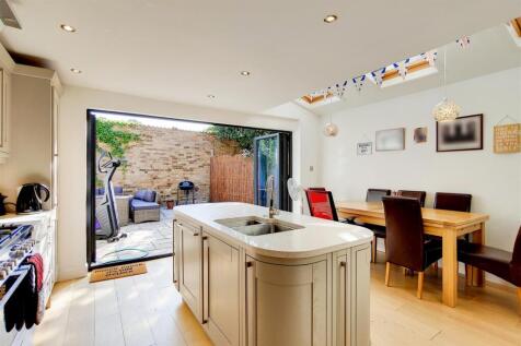 Nightingale Lane, Wanstead 3 bed terraced house for sale